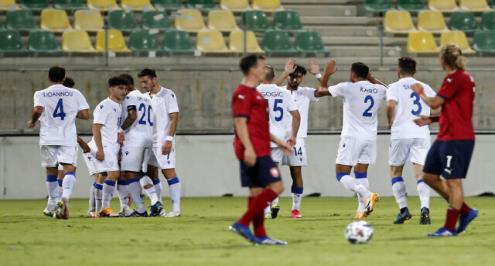 إصابة ثلاثة لاعبين من المنتخب التشيكي بفيروس كورونا